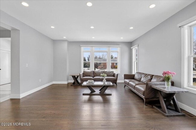 Building Photo - 475 Monmouth Pl