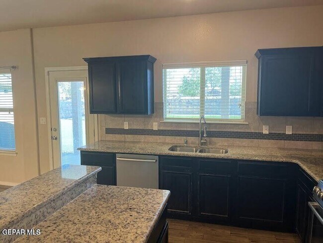 Building Photo - 7561 Red Cedar Dr