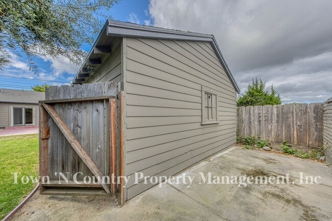 Building Photo - Charming 2BR/1BA Home in South Salinas!