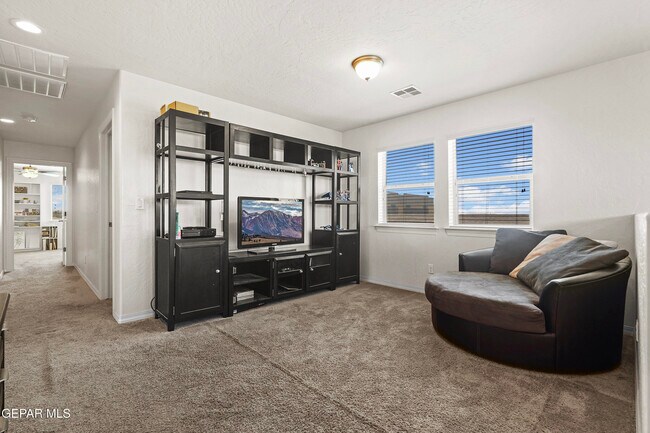 Building Photo - 212 S Manzanita Dr