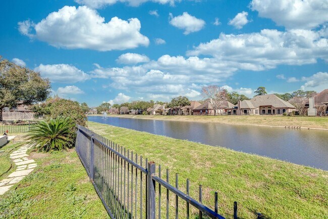 Building Photo - 15422 Downford Dr