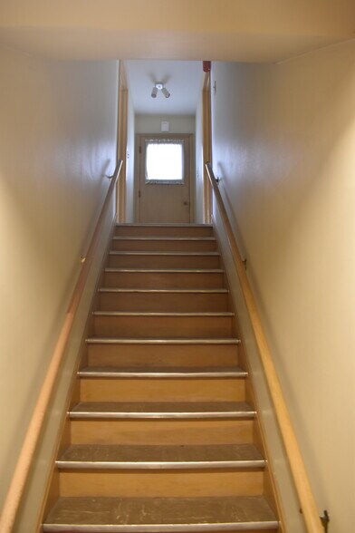 Basement stairs - 8747 Parkview Ct