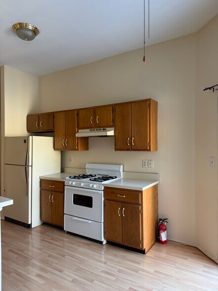 Building Photo - 5083 Beech Ct