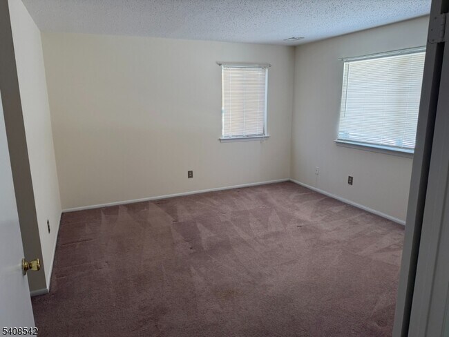 Building Photo - 172 Drake Ln