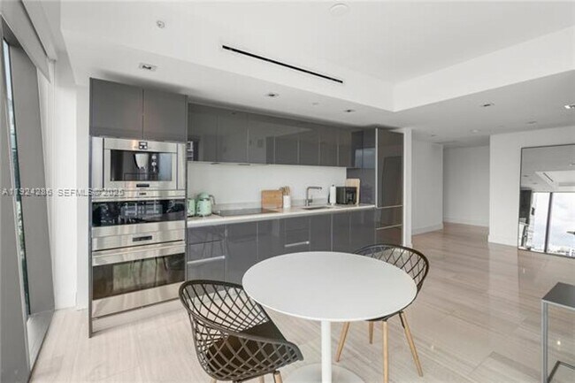 Building Photo - 1451 Brickell Ave