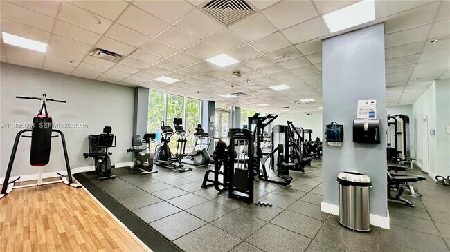 Building Photo - 2030 S Ocean Dr