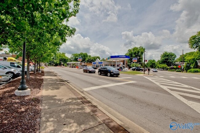 Building Photo - 1328 Oshaughnessy Ave NE