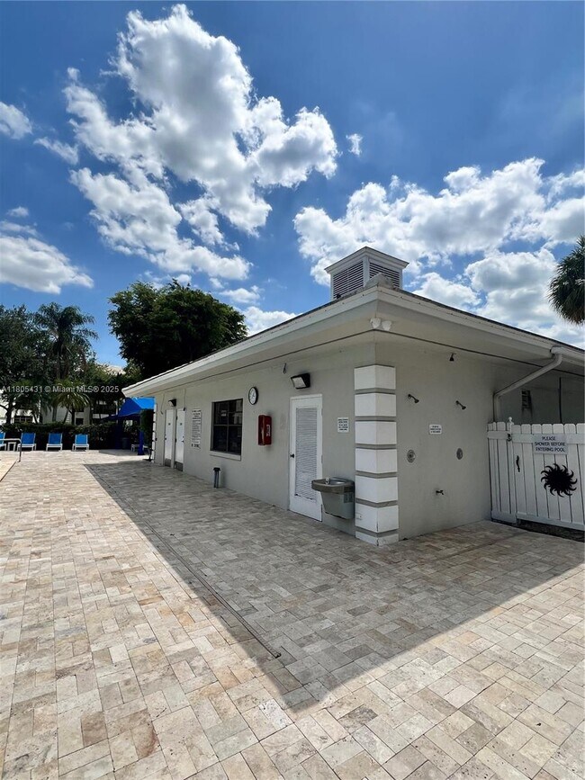 Building Photo - 1705 Whitehall Dr