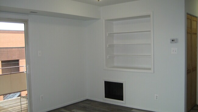 Building Photo - 214 Locust St SE