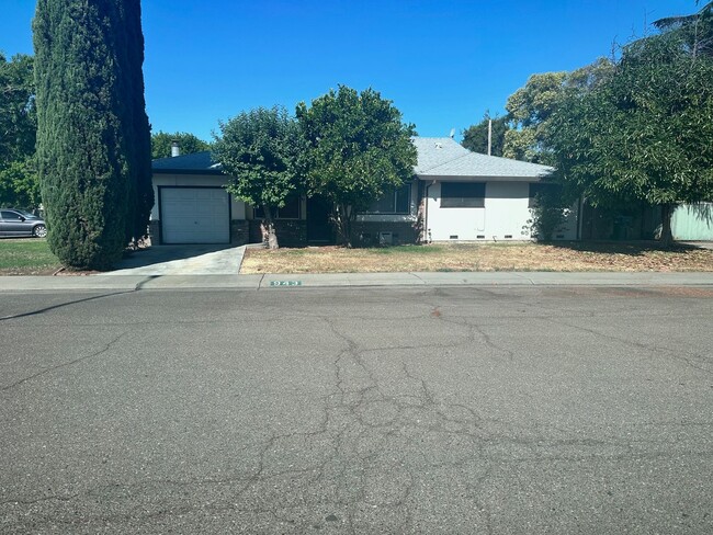 Primary Photo - Updated Duplex Unit With Lincoln Schools