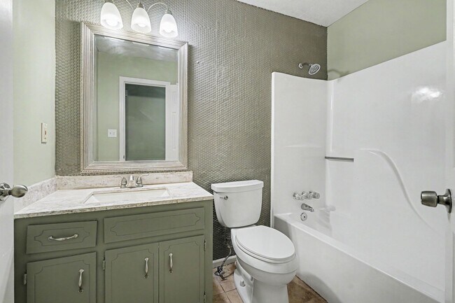 Building Photo - 3030 Green Meadow Ln