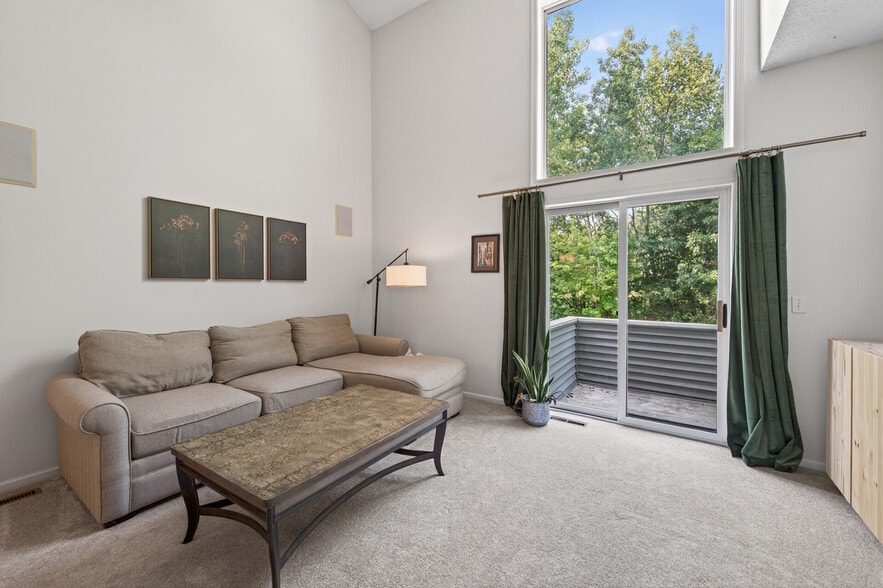 Building Photo - 631 Woodduck Dr