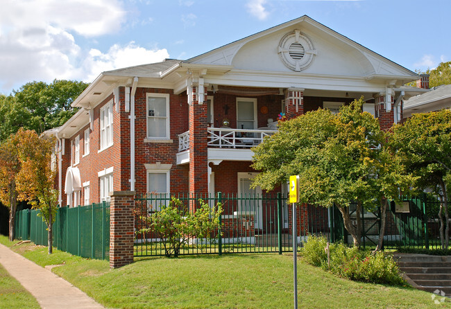 Primary Photo - Bishop Court Apts