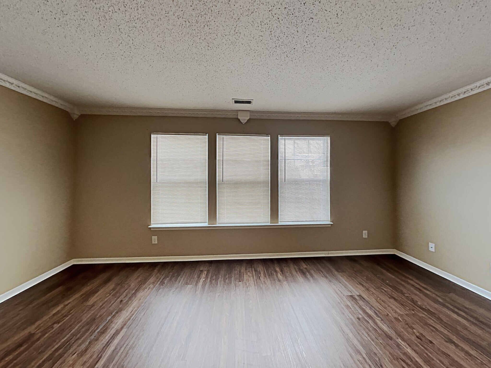 Building Photo - 10099 Weeping Cherry Dr