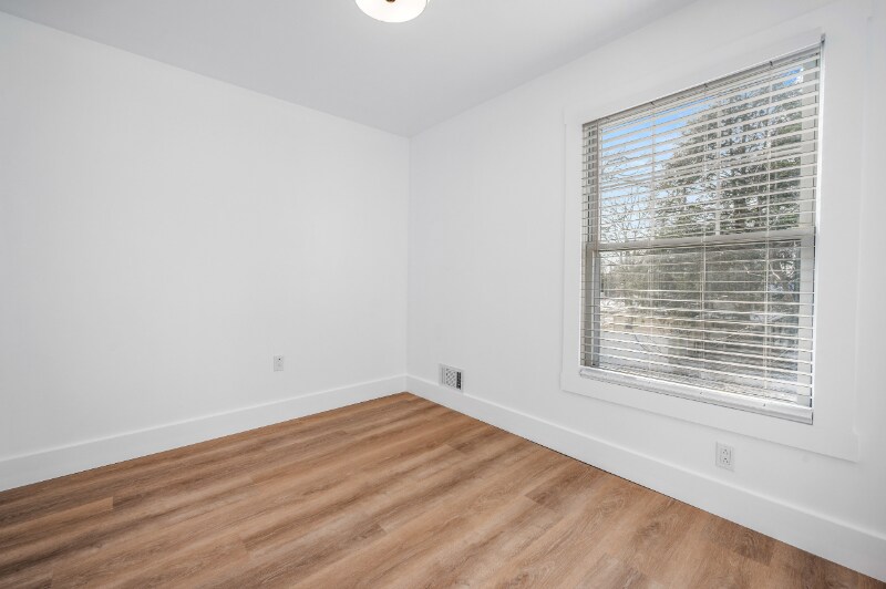 Building Photo - 407 E Clen Moore Blvd