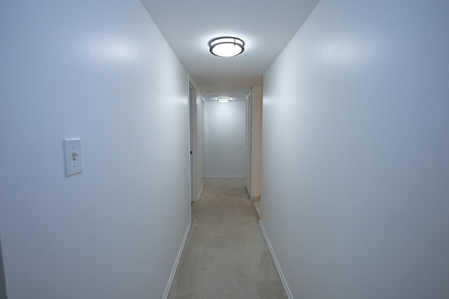 Building Photo - 930 Beau Dr