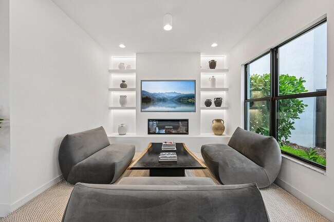 Building Photo - 17070 Rainbow Fls Trl