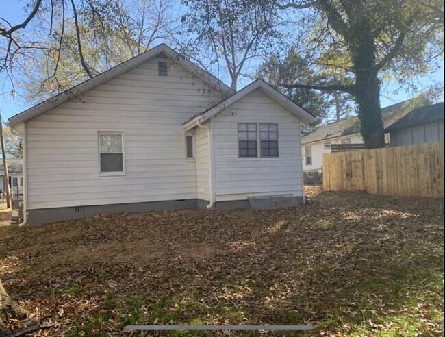 Building Photo - 113 Alice St