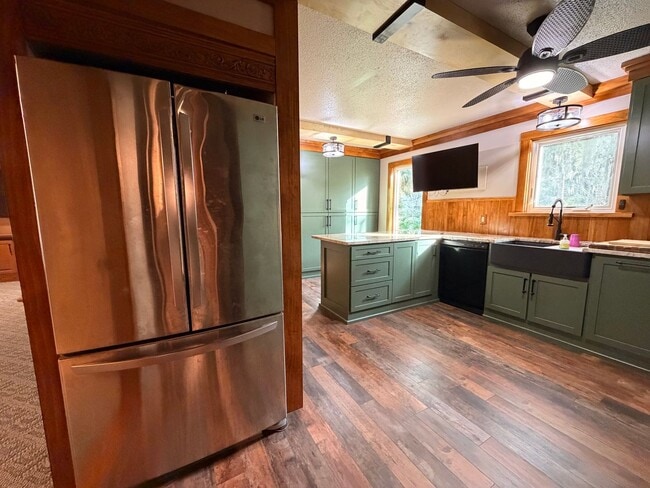 Building Photo - Spacious 3/3 on Nearly 2 Acres with Exceptional Storage and No HOA