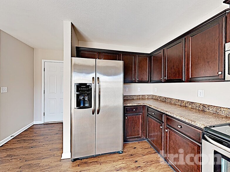 Building Photo - 2414 Dewey Creek Ln