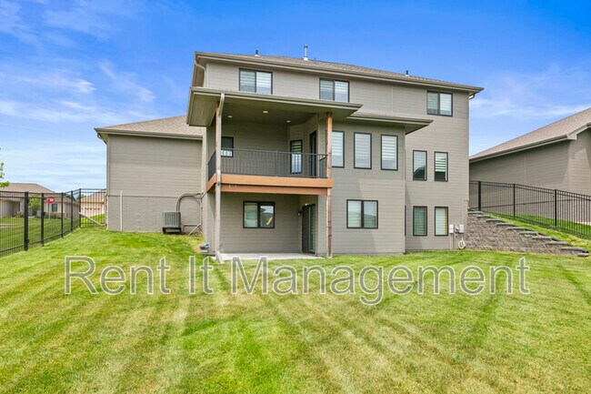 Building Photo - 18765 Larimore St