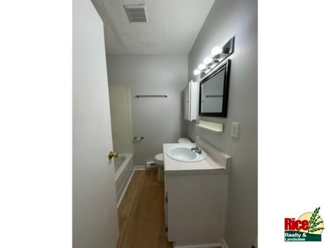 Building Photo - 480 Underwood St