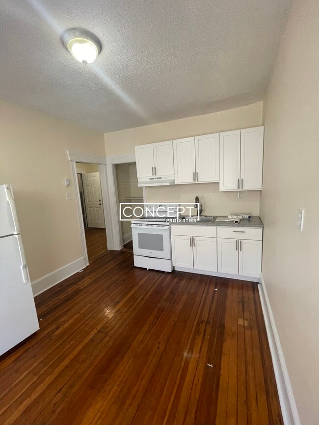 Building Photo - 883 Huntington Ave