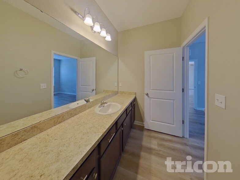 Building Photo - 16517 Cherry Landing Dr