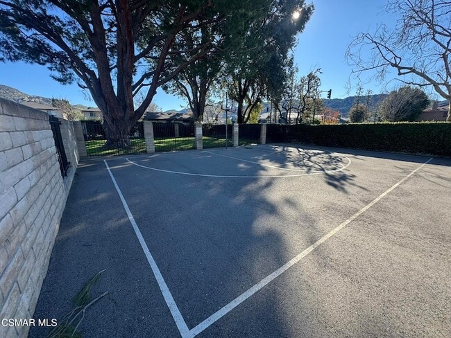 Building Photo - 2030 Avenida Placida