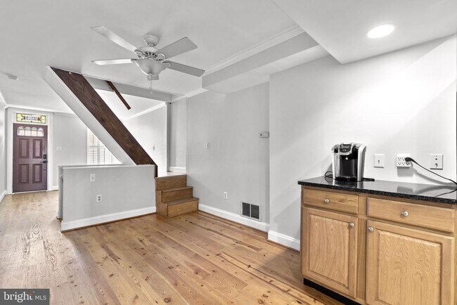 Building Photo - 1405 Reynolds St