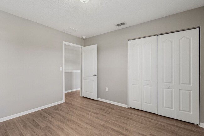 Building Photo - Spacious 5-Bedroom Home  – Prime Amelia Concourse Location!