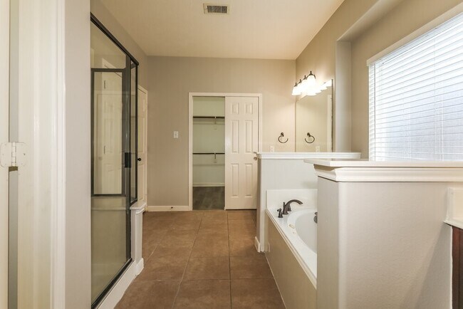 Building Photo - 17427 Stamford Oaks Dr