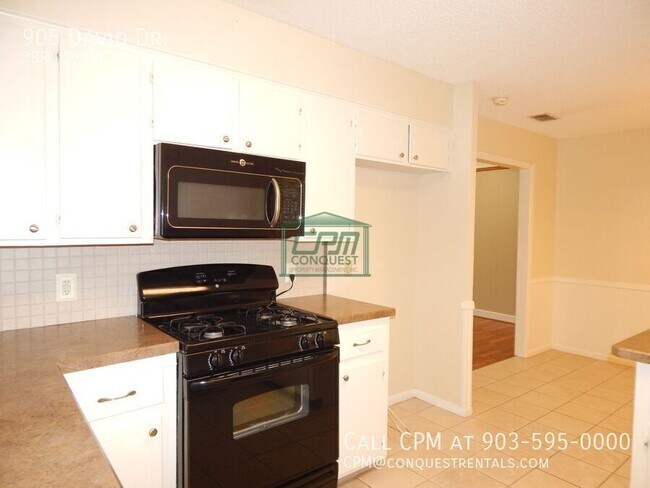 Building Photo - 905 David Dr