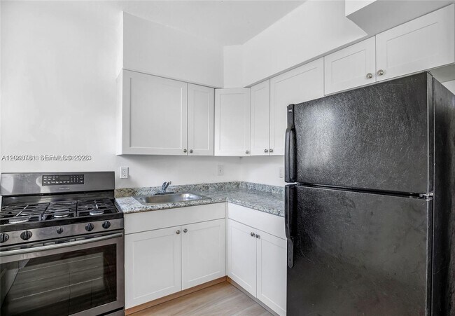 Building Photo - 350 75th St