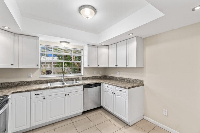 Building Photo - 3639 Harlowe Ave