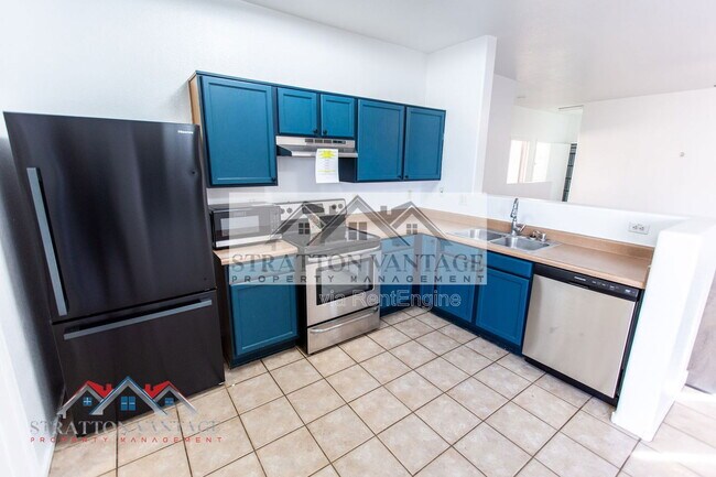 Building Photo - 16092 W Woodlands Ave