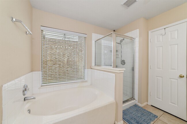 Building Photo - 8123 Solara Bend Ct