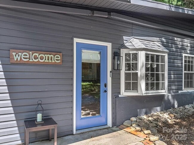 Building Photo - 15 Lawterdale Rd