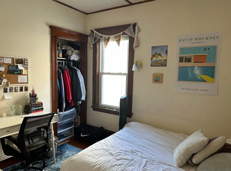 Building Photo - 183 College Ave