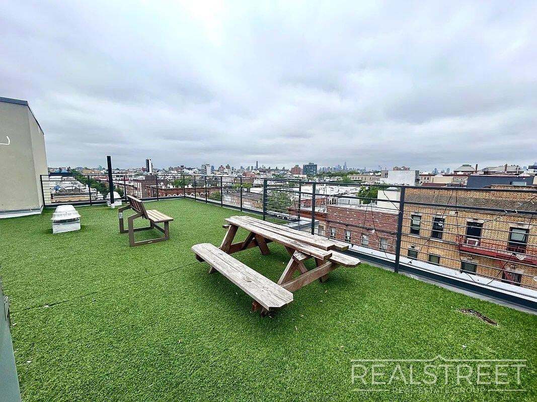 Building Photo - Flexible 1BR + Office or 2BR in Bushwick | Laundry & Two Rooftop Decks