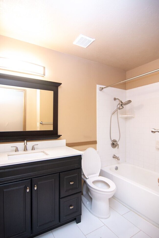 Building Photo - Really Nice 4 bedroom 3 Bath Home on Spacious Lot!