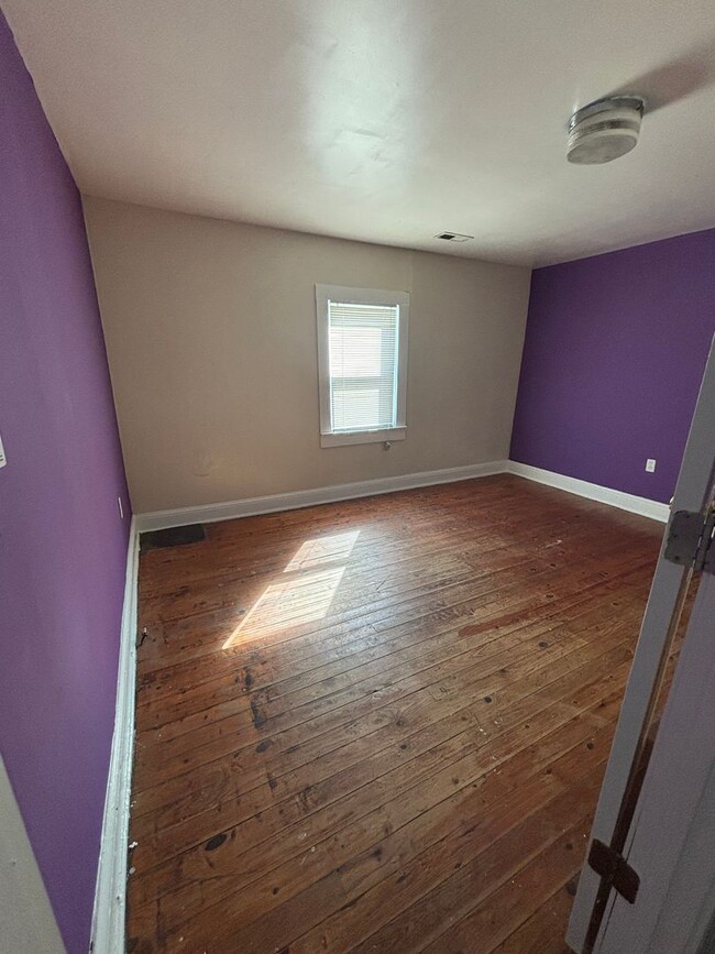 Building Photo - Charming 2-Bedroom Duplex for Rent