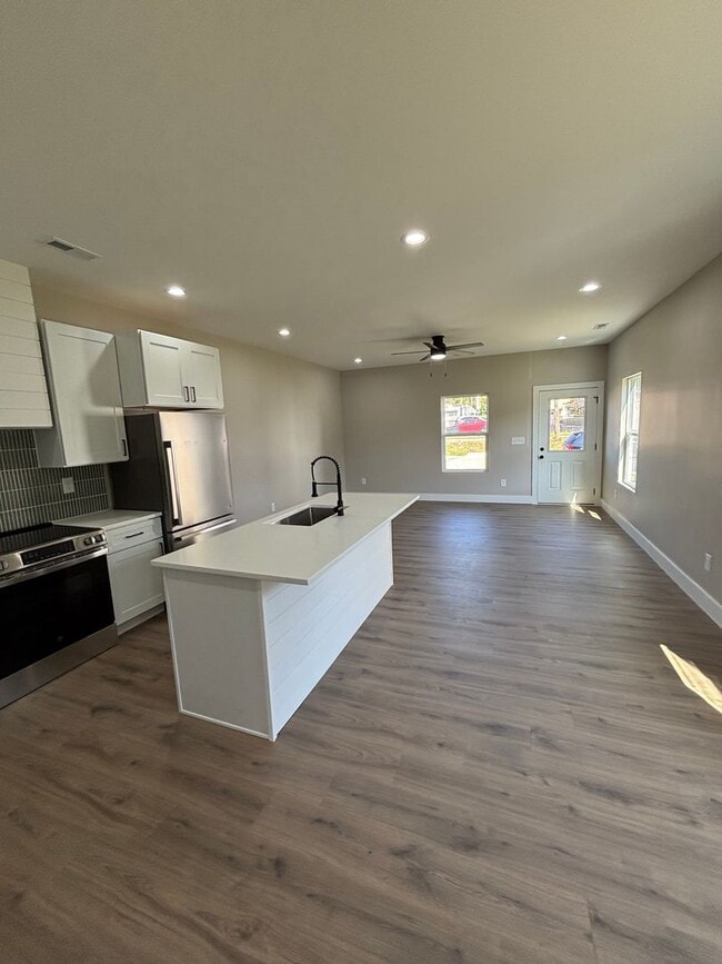 Building Photo - 3131 Linden Ave