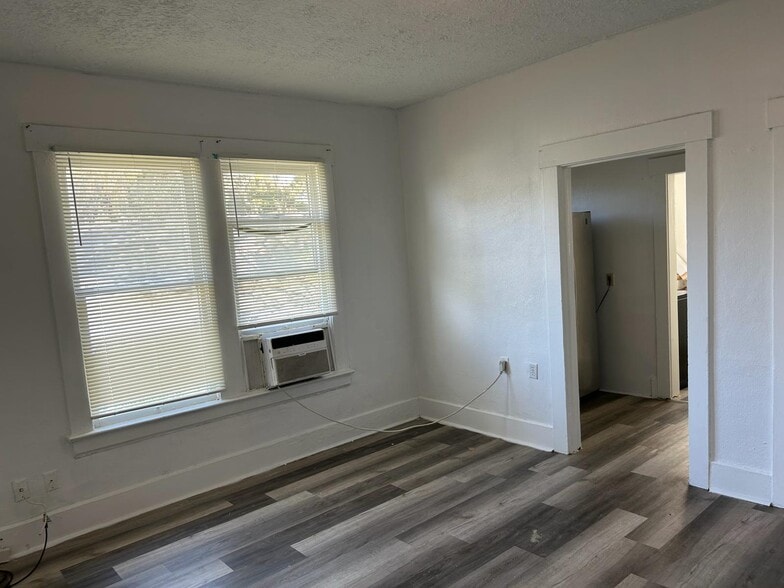 Building Photo - 234 E 18th St