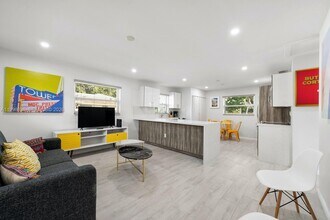 Building Photo - 5037 NW 5th Ave