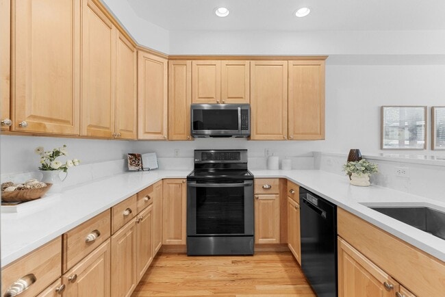 Building Photo - 658 Wild Ridge Cir
