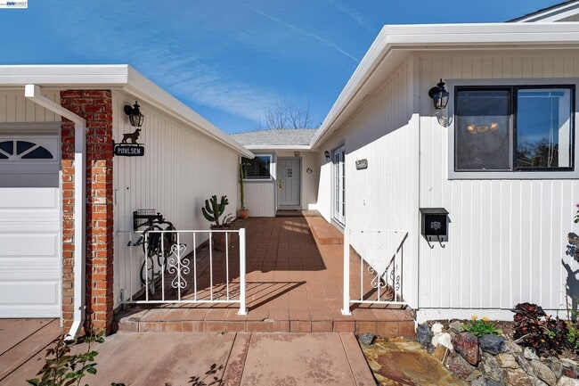 Building Photo - 1450 Kolln St