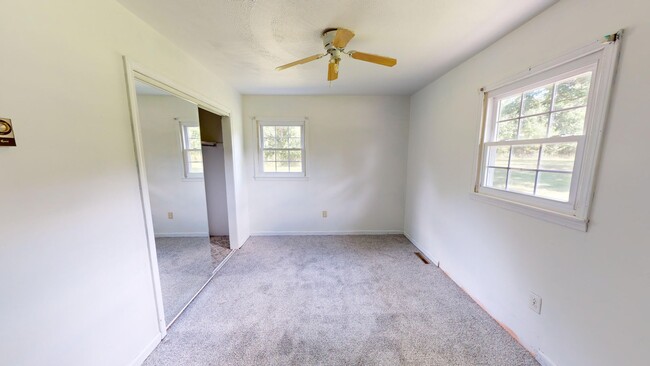 Building Photo - 3 bed/2 bath in country- Plymouth Schools