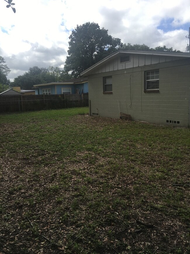 Building Photo - 3br 2 bath Cozy home