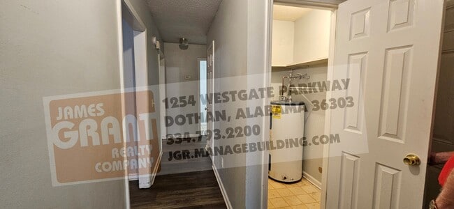 Building Photo - 211 Plantation Rd